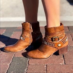 Host Pick!NIBColleen Burnished Western bootie boot
